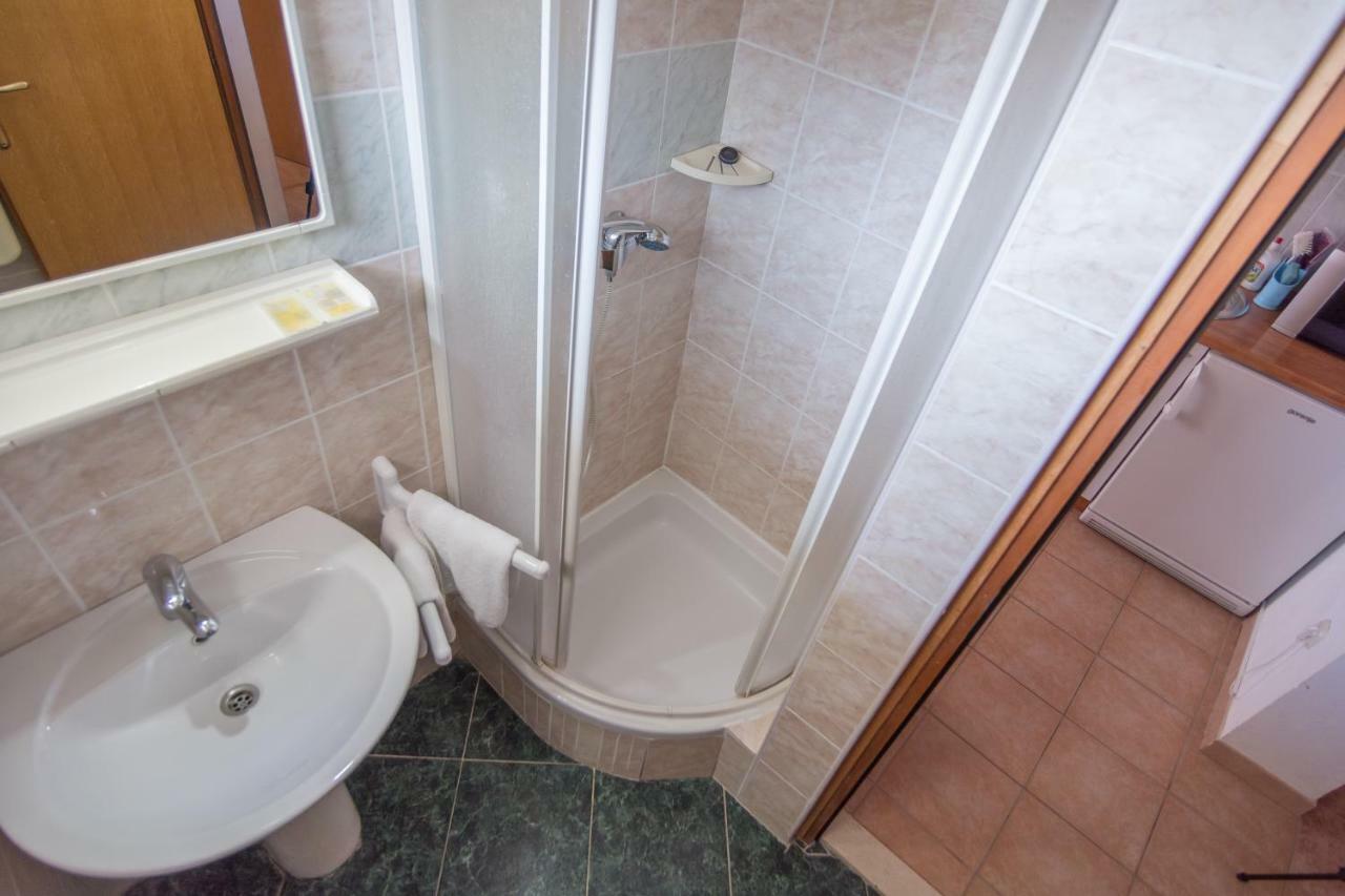 Appartamento Olive Gardens Primošten Esterno foto